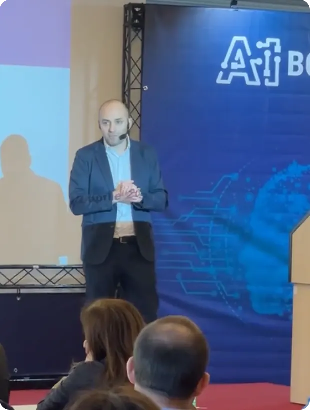 Federico Mantuano durante una formazione di Vivere di Turismo